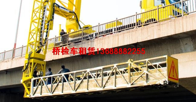 橋梁檢測(cè)車正在施工
