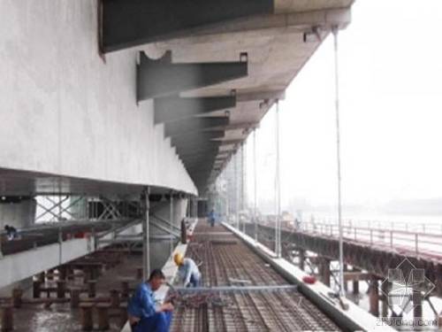 萬福大橋下層車道施工現(xiàn)場